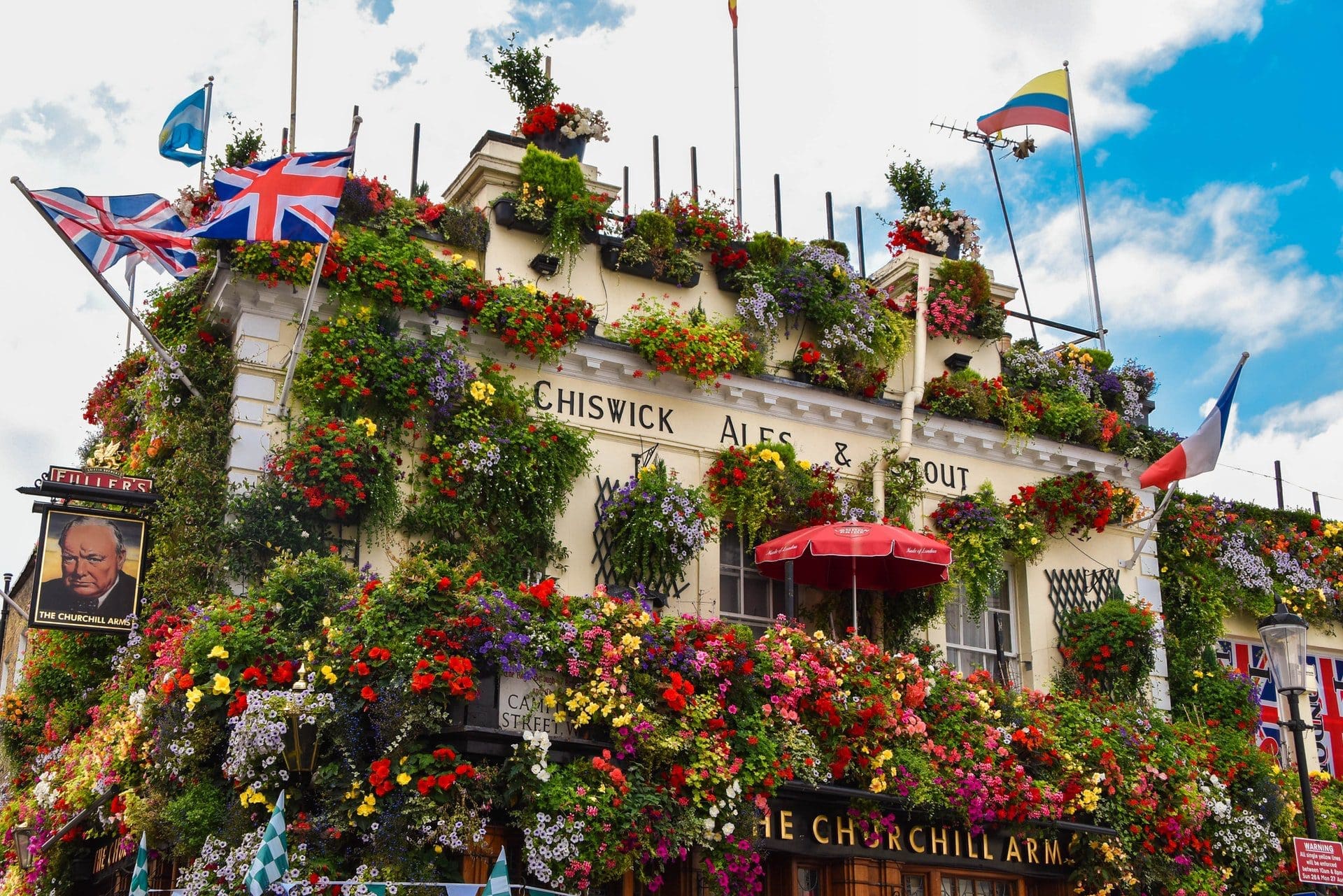 Work and travel UK Pub Program - working in a bar